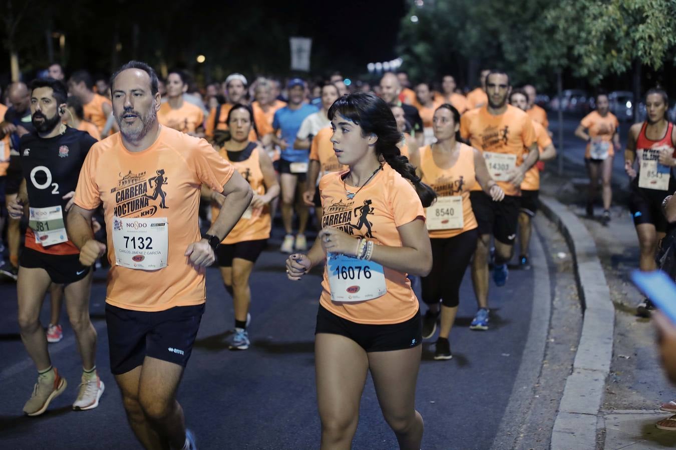 ¿Has corrido la Carrera Nocturna de Sevilla? Búscate en las fotos (V)