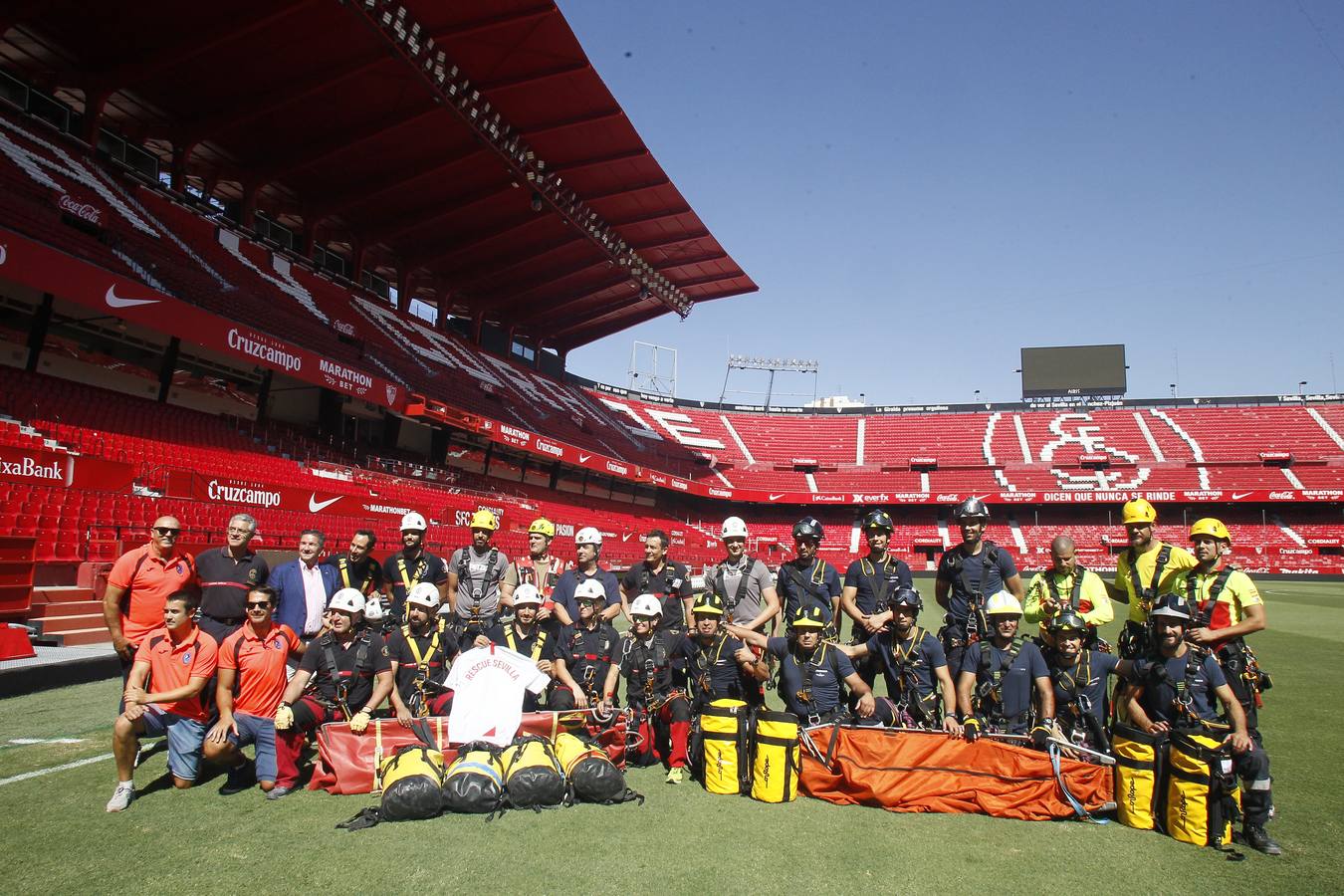 El Sánchez-Pizjuán, escenario de prueba de un rescate en el marco de la Rescue Great Day