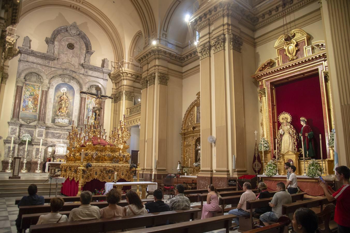 El Cristo de la Sed sobre su paso