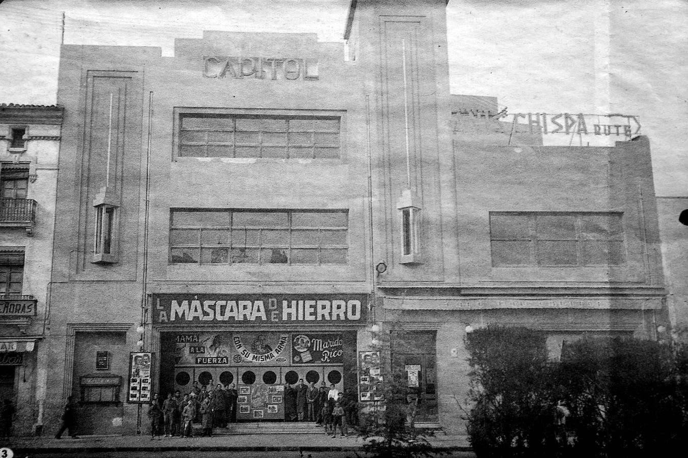 Fachada del Cine Capitol de Albacete. 1949. Fondo Escobar. AHP Toledo. 