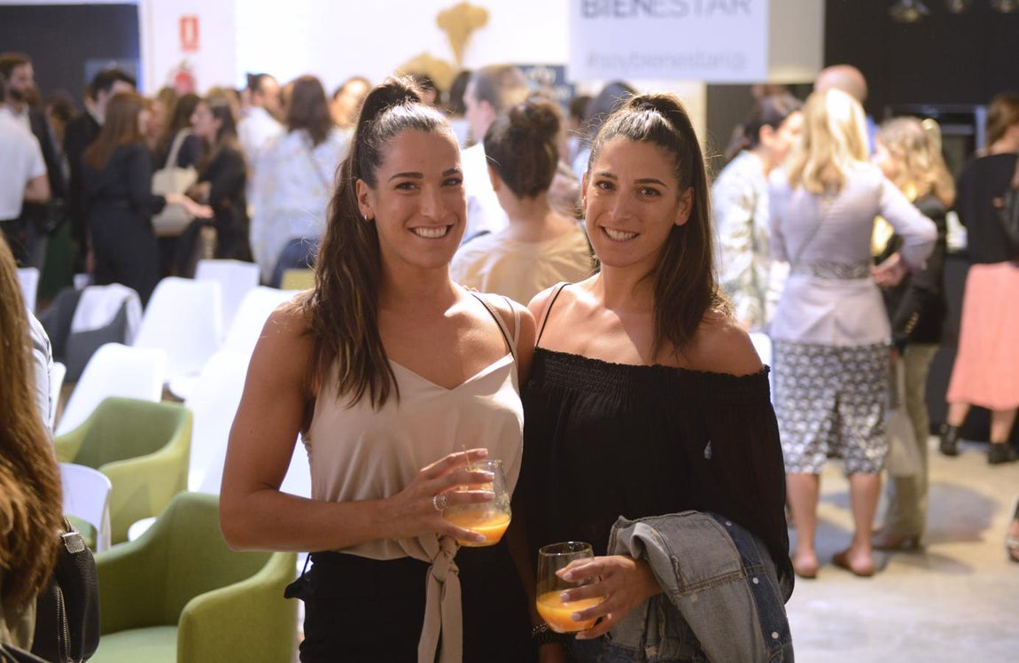 Esther y Gemma Pineda, también conocidas como las «Gemelas Pin», durante el evento de presentación de ABC Bienestar.