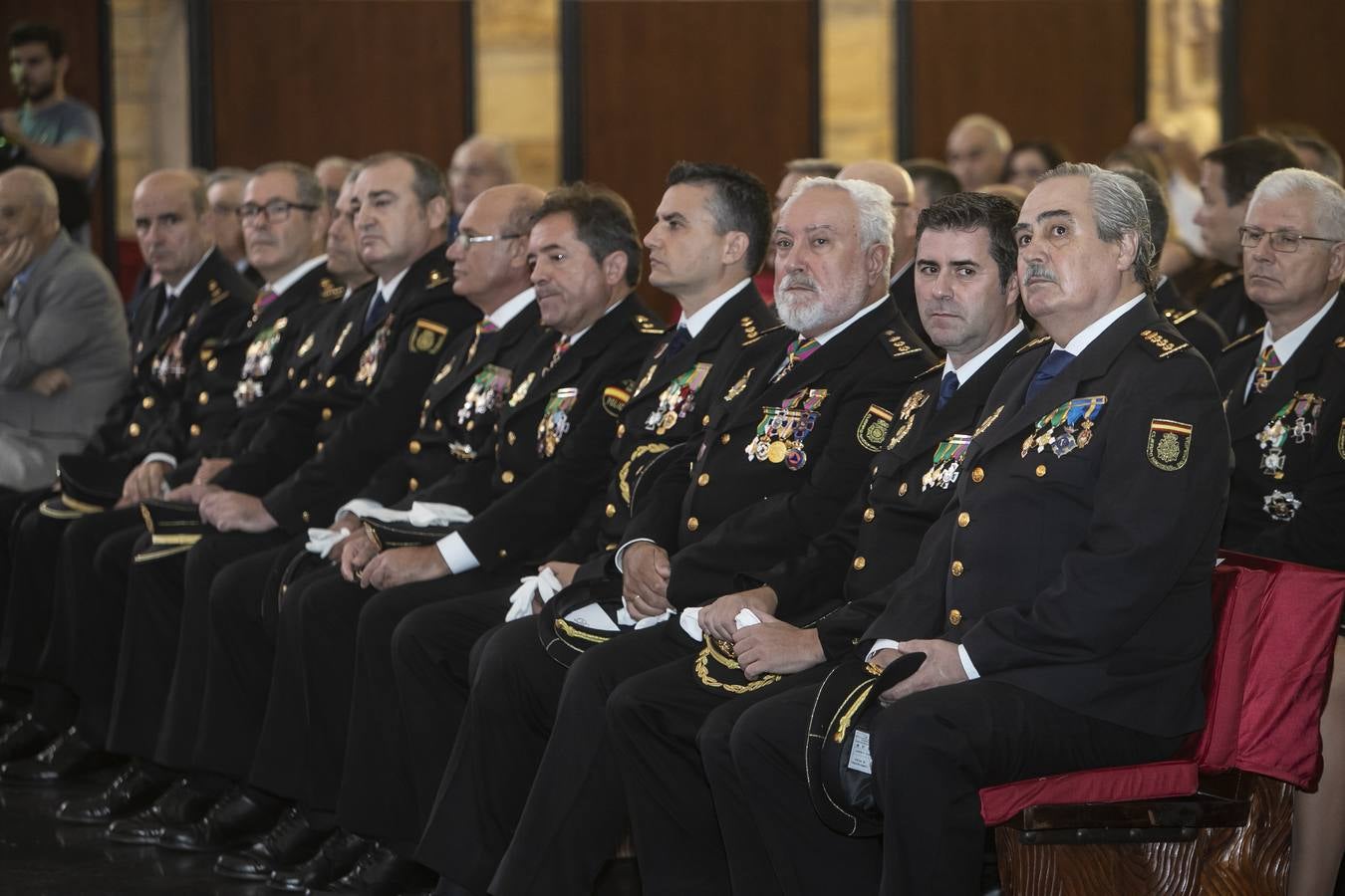 En imágenes, la Policía Nacional celebra en Córdoba a su patrón