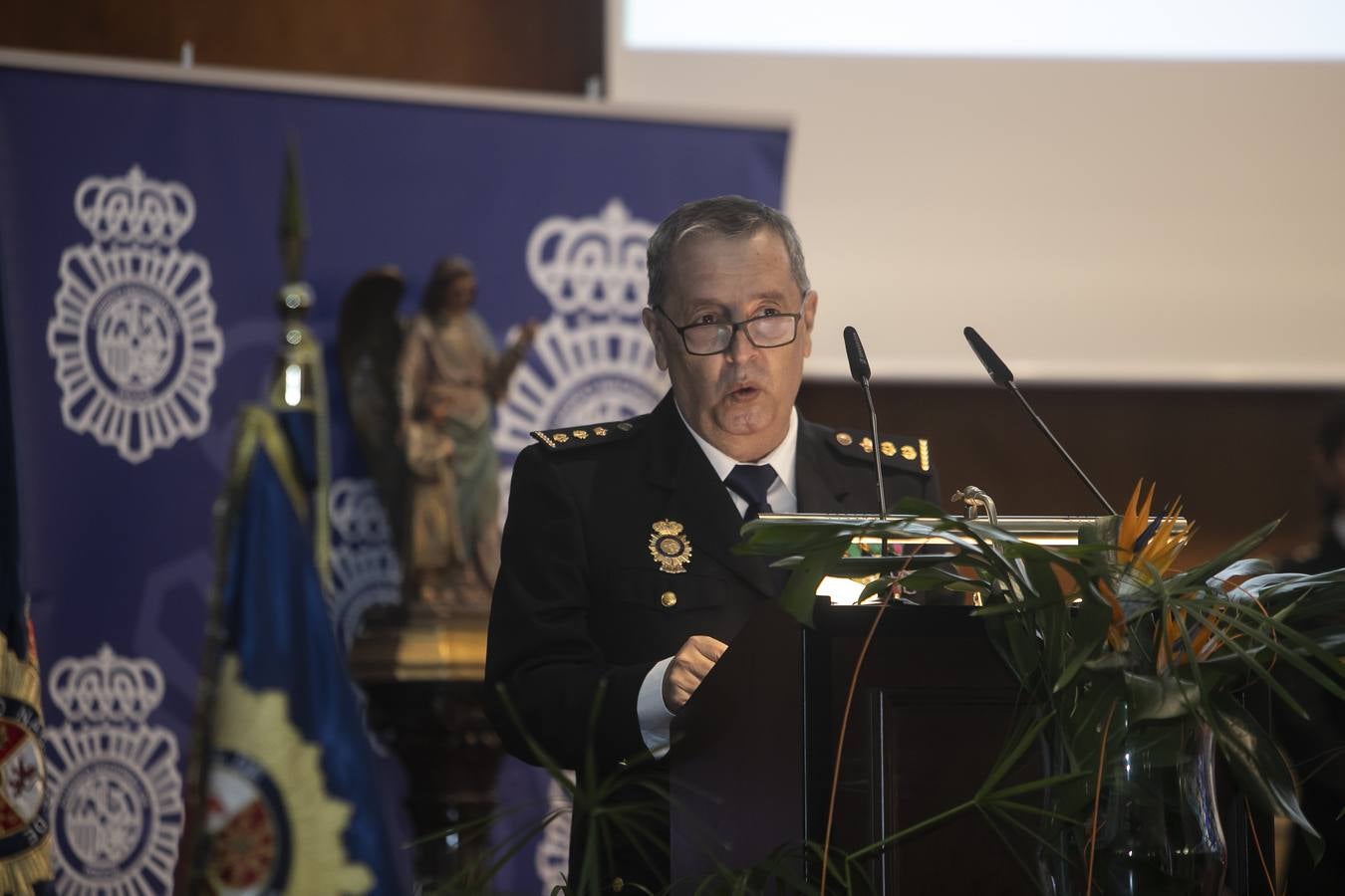 En imágenes, la Policía Nacional celebra en Córdoba a su patrón