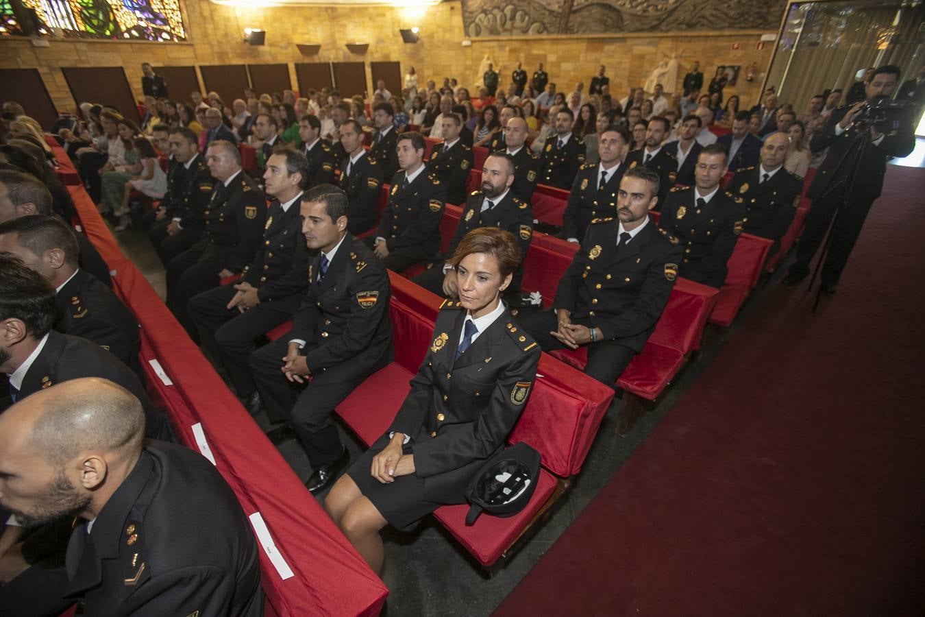 En imágenes, la Policía Nacional celebra en Córdoba a su patrón