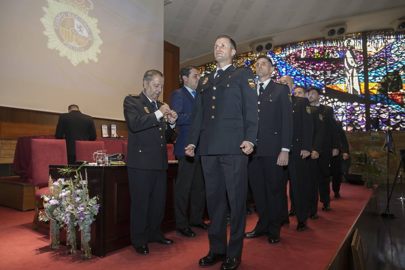 En imágenes, la Policía Nacional celebra en Córdoba a su patrón