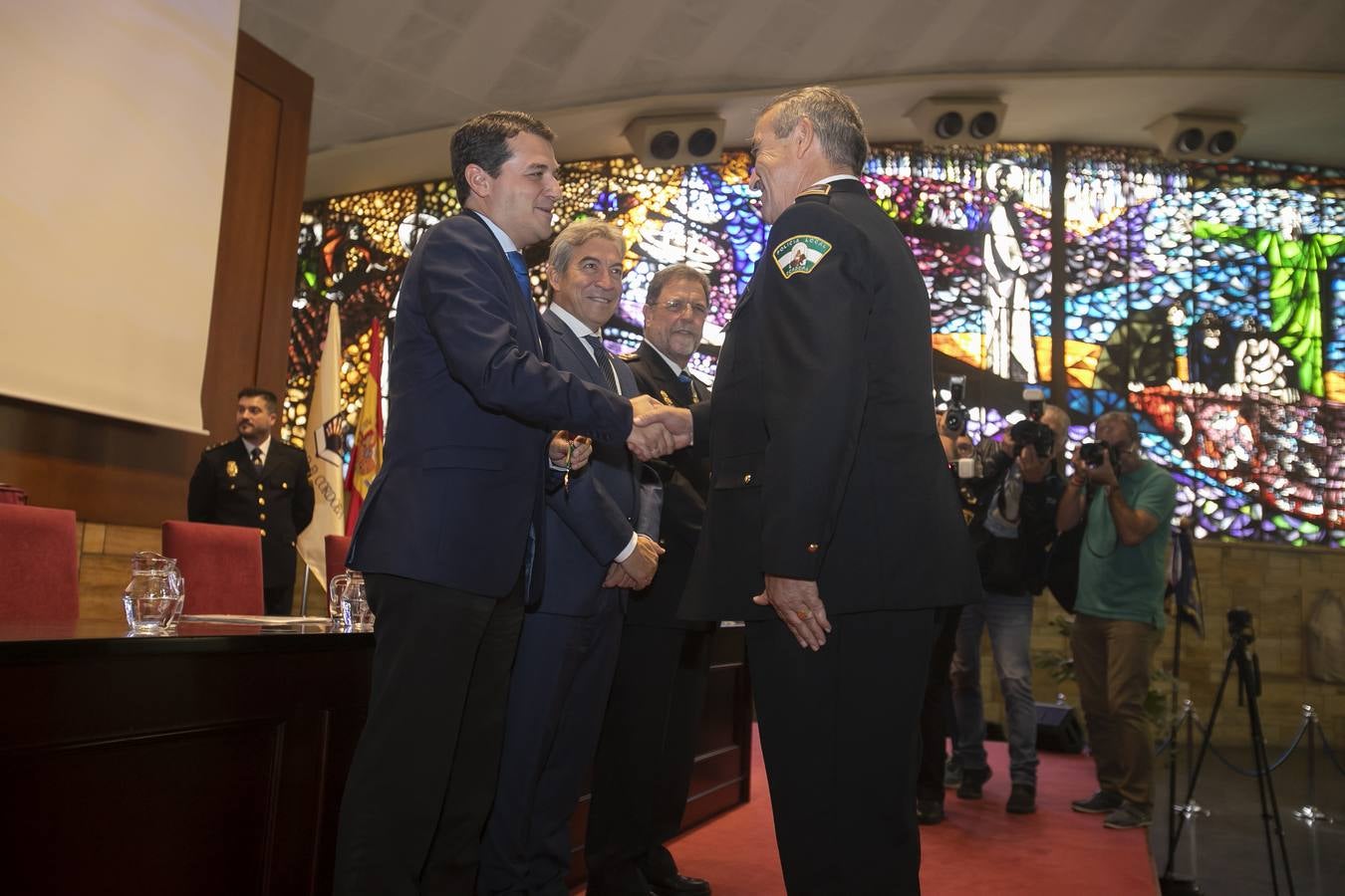 En imágenes, la Policía Nacional celebra en Córdoba a su patrón