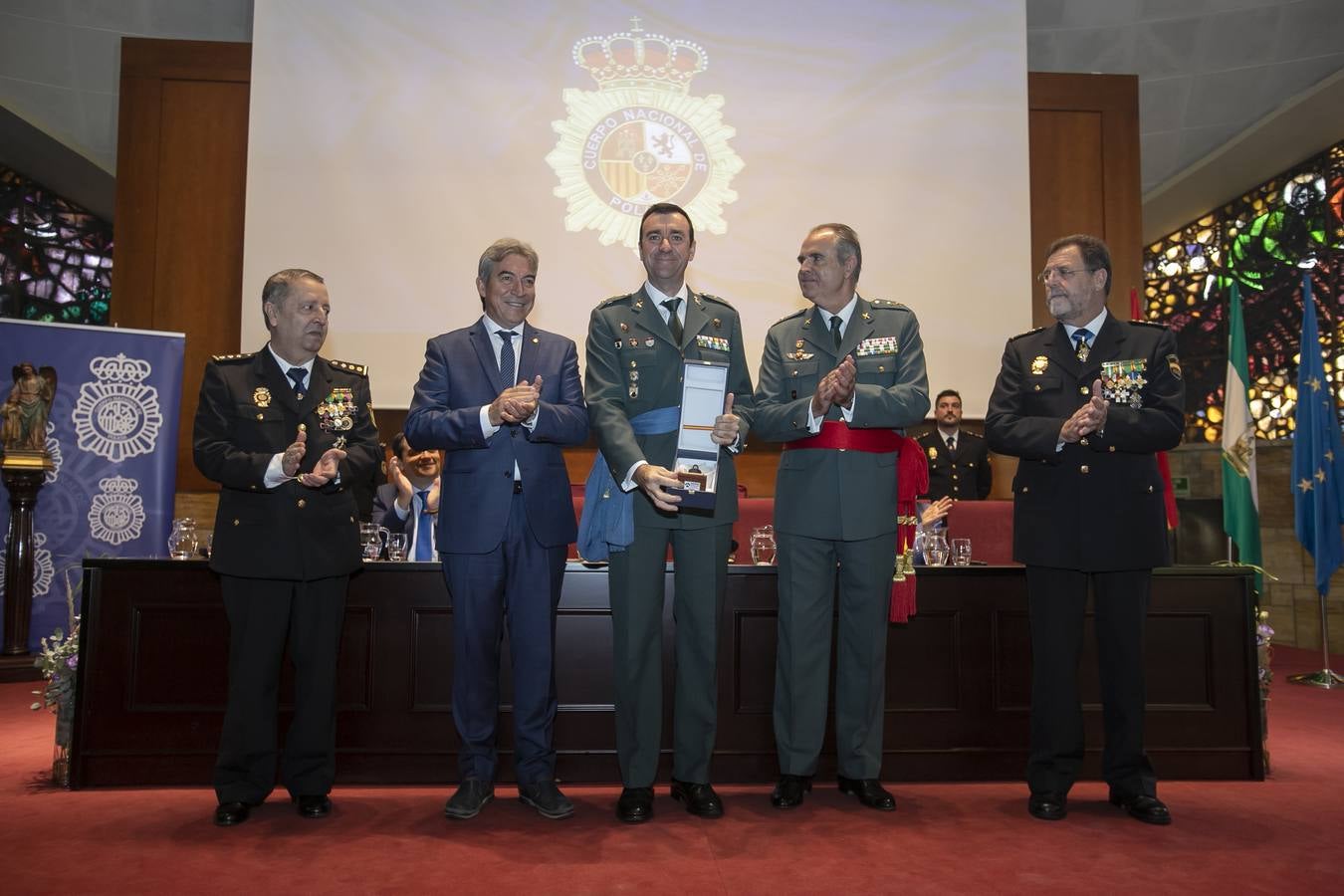 En imágenes, la Policía Nacional celebra en Córdoba a su patrón