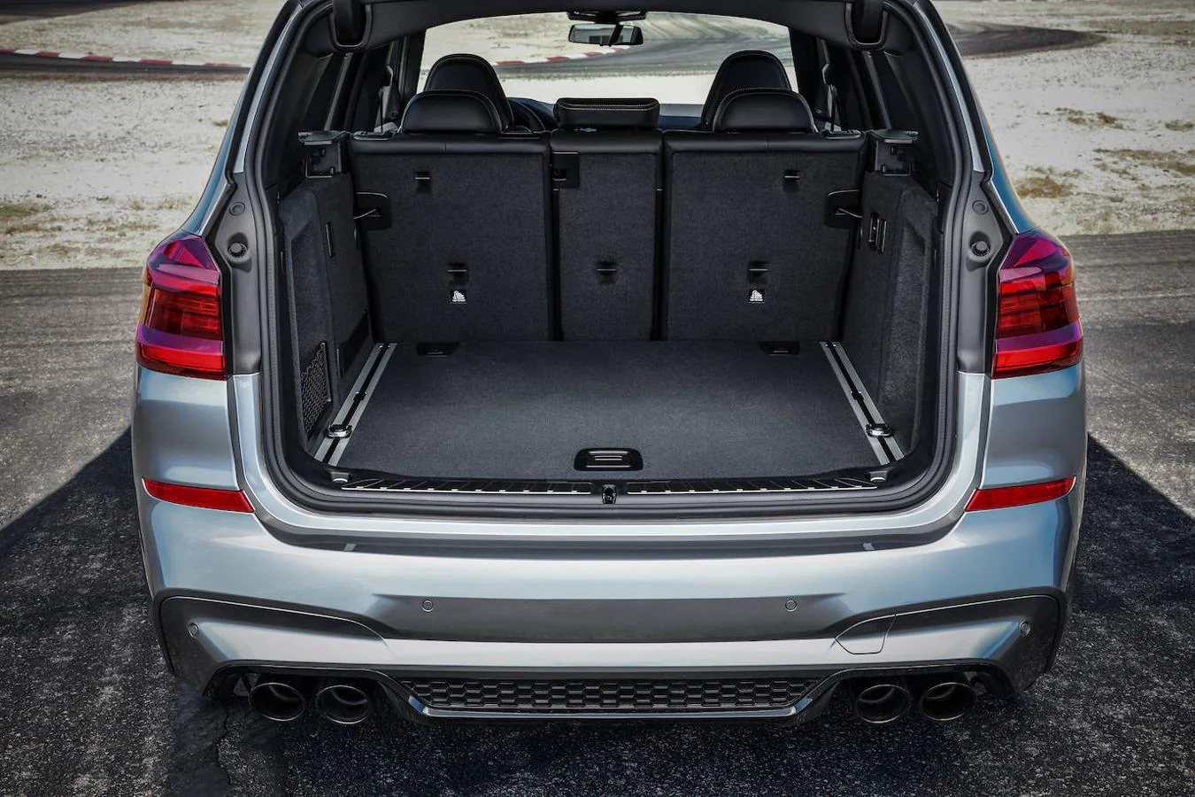 Sorprende la capacidad del maletero del nuevo BMW X3 M, de 550 litros, ampliables a 1.600. 