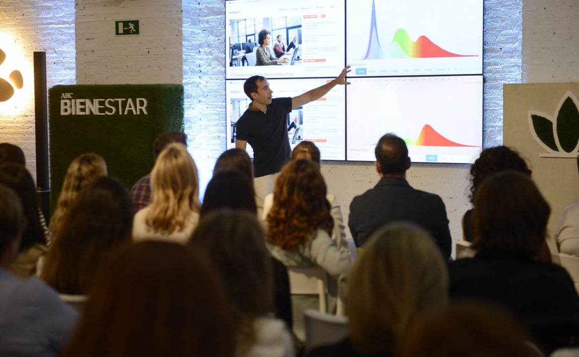 Marcos Vázquez, de Fitness Revolucionario, revela durante la presentación de ABC Bienestar cómo minimizar el impacto que tiene sobre nuestra vida el uso de luz artificial