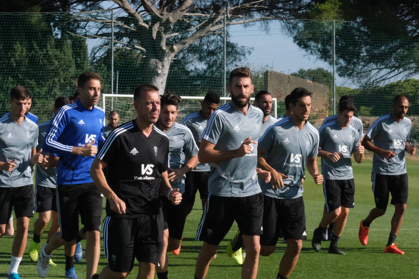 El entrenamiento de un Cádiz CF líder, en imágenes