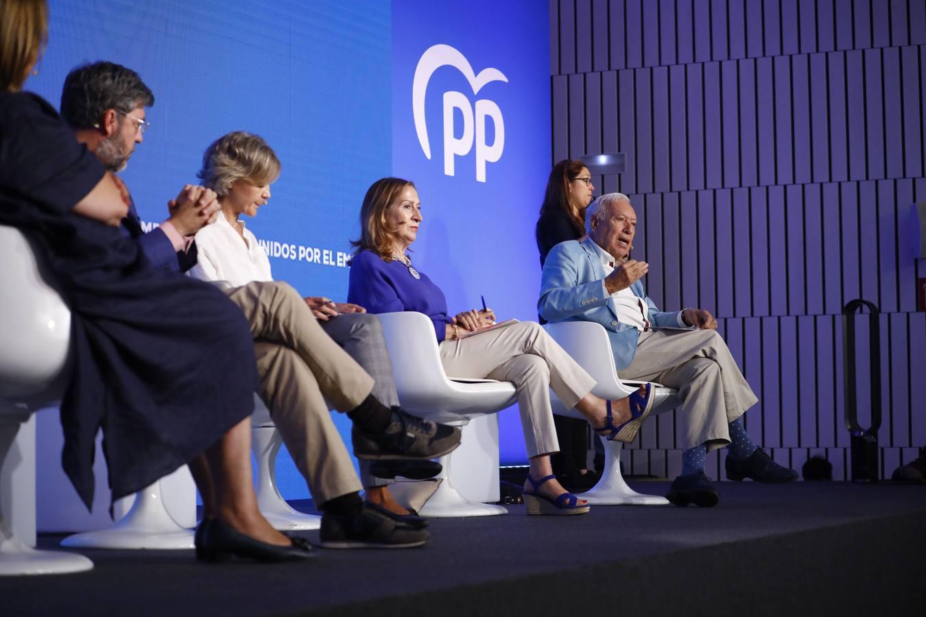 El paso de Pablo Casado por la Convención Económica del PP en Córdoba, en imágenes