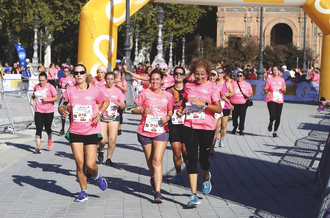 Si has participado en la Carrera de la Mujer de Sevilla, búscate (I)