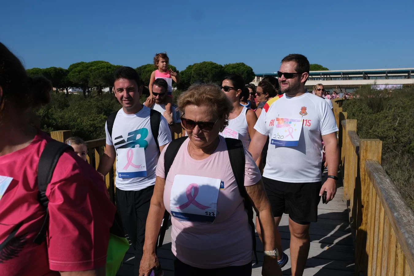 La Marcha Rosa reúne a cientos de personas en Los Toruños para luchar contra cáncer