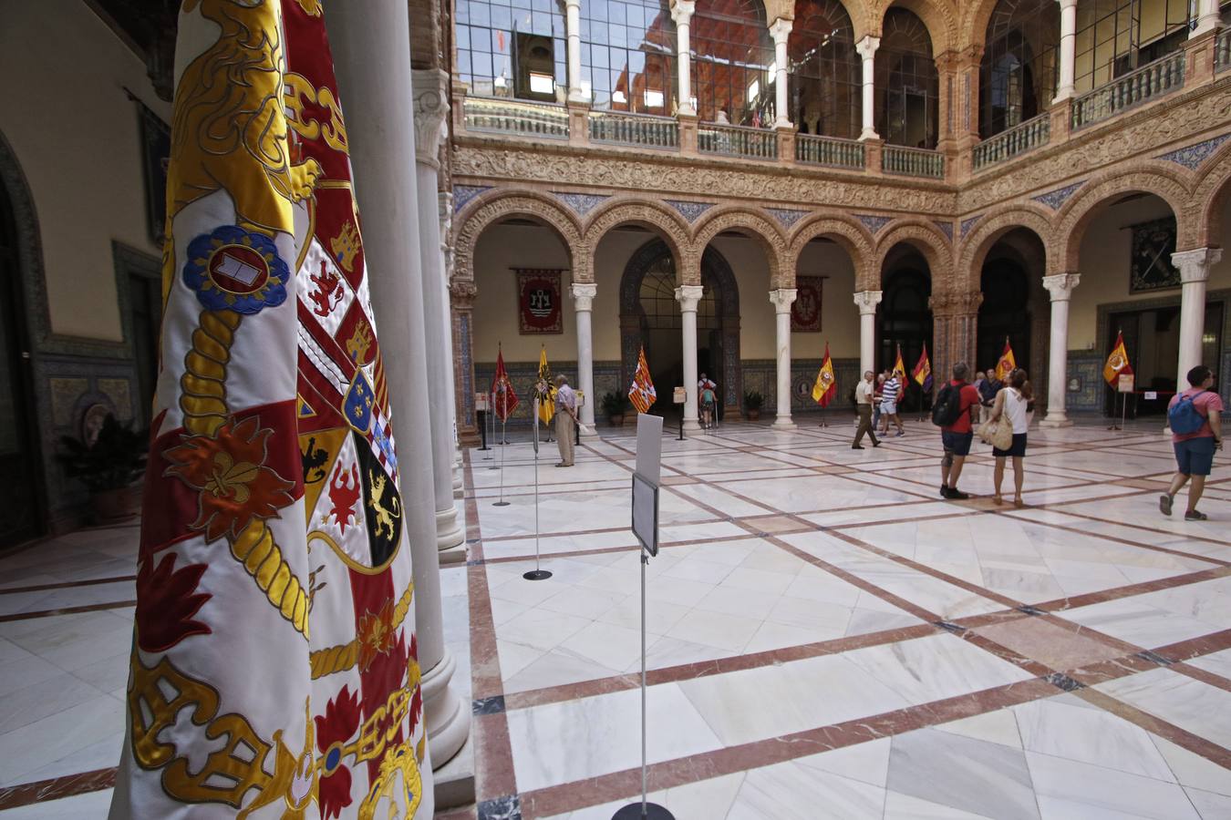 Exposición de banderas históricas en la Capitanía General