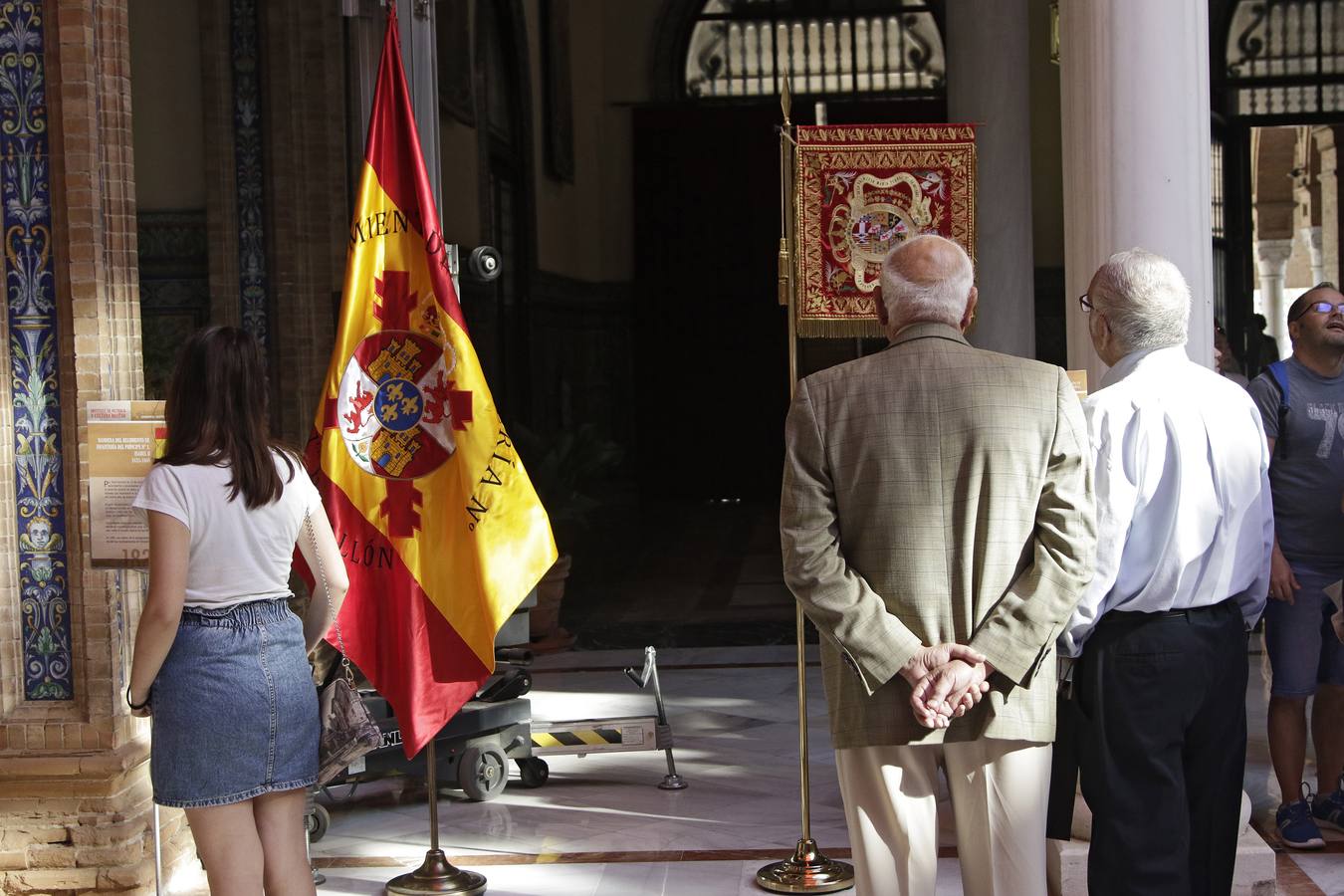 Exposición de banderas históricas en la Capitanía General