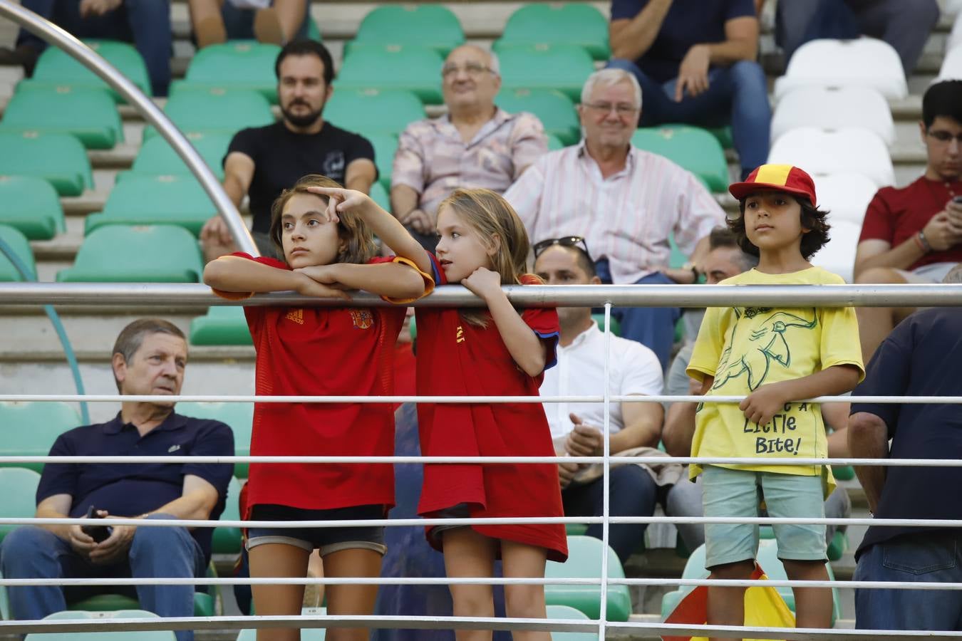 El ambientazo del España-Alemania sub 21 en Córdoba, en imágenes