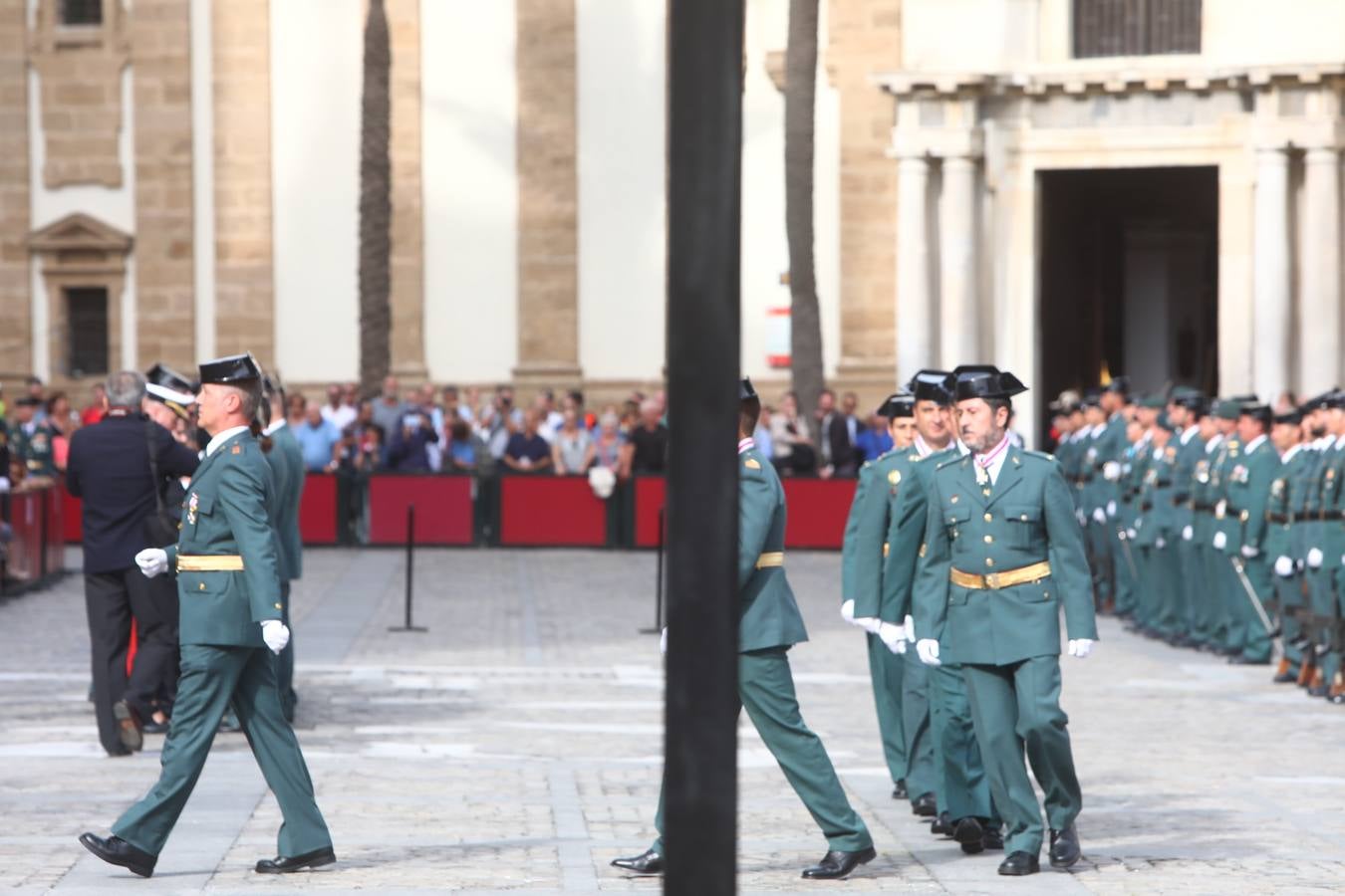 La Guardia Civil celebra el Día de la Virgen del Pilar en la Catedral de Cádiz