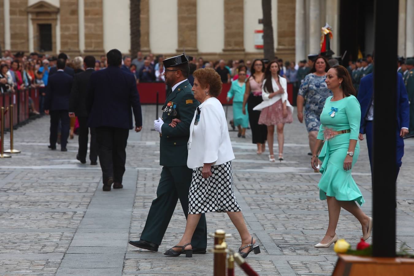 La Guardia Civil celebra el Día de la Virgen del Pilar en la Catedral de Cádiz