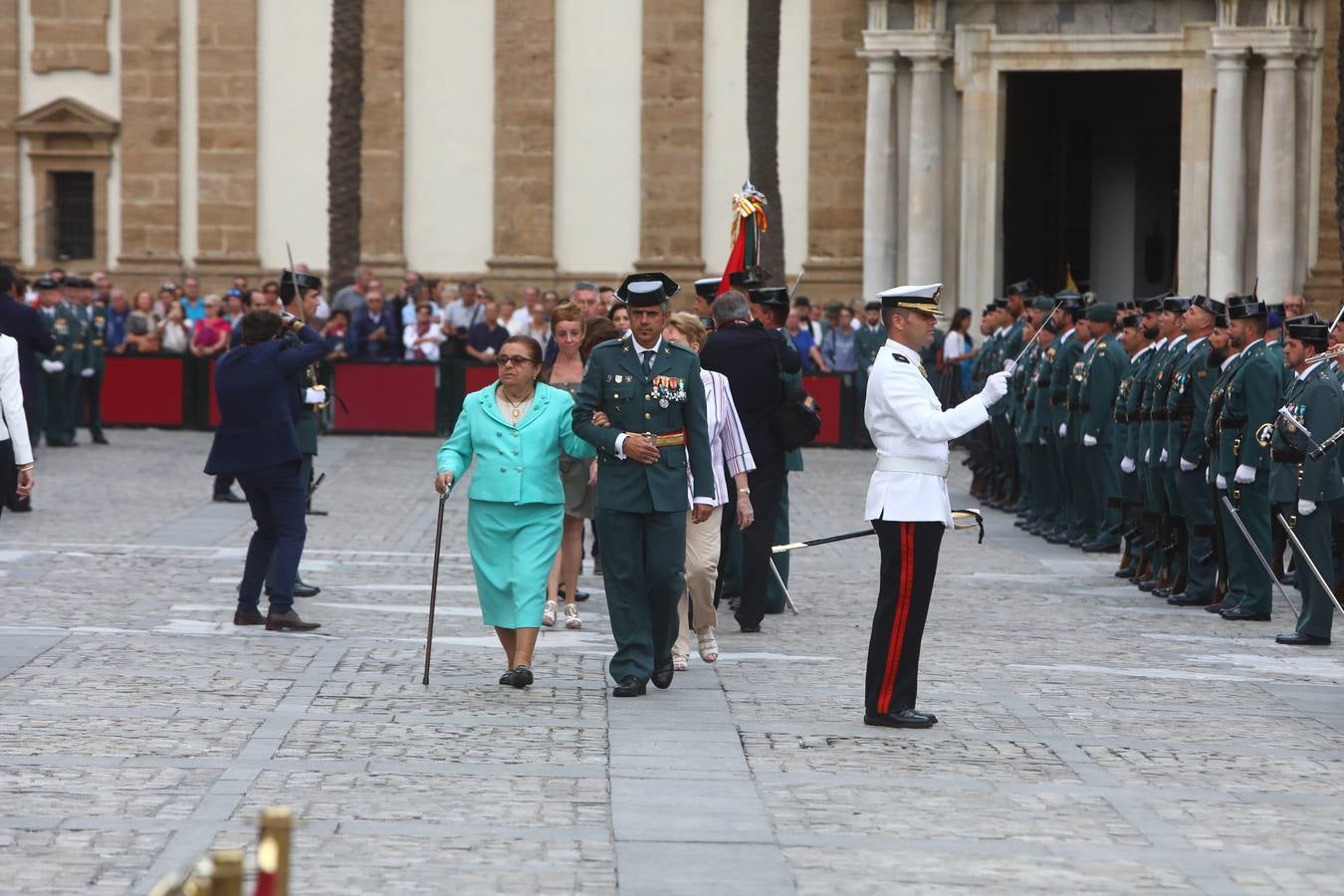 La Guardia Civil celebra el Día de la Virgen del Pilar en la Catedral de Cádiz