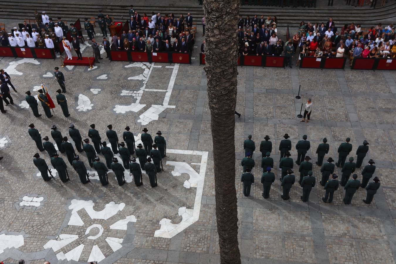 La Guardia Civil celebra el Día de la Virgen del Pilar en la Catedral de Cádiz