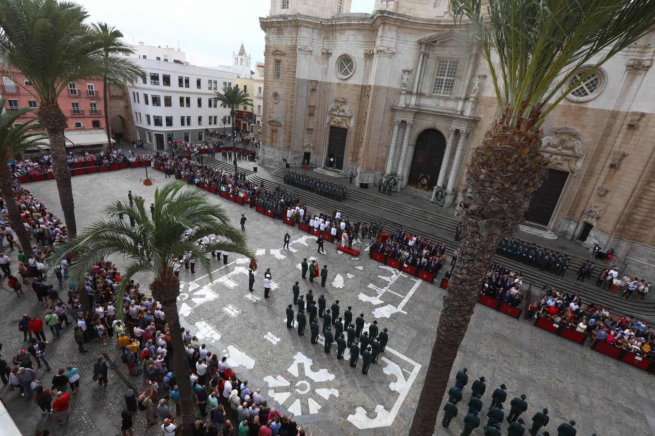 La Guardia Civil celebra el Día de la Virgen del Pilar en la Catedral de Cádiz