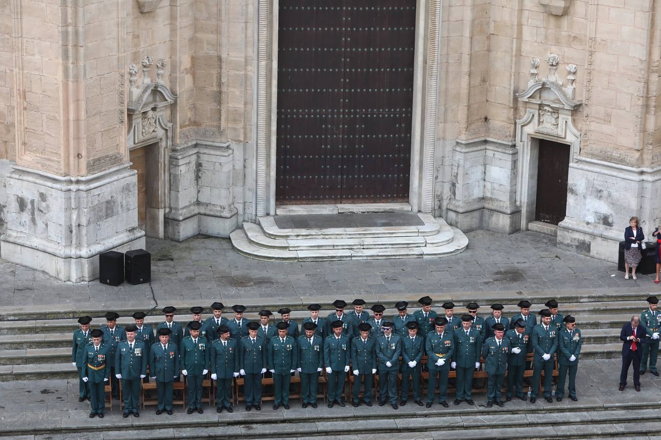 La Guardia Civil celebra el Día de la Virgen del Pilar en la Catedral de Cádiz