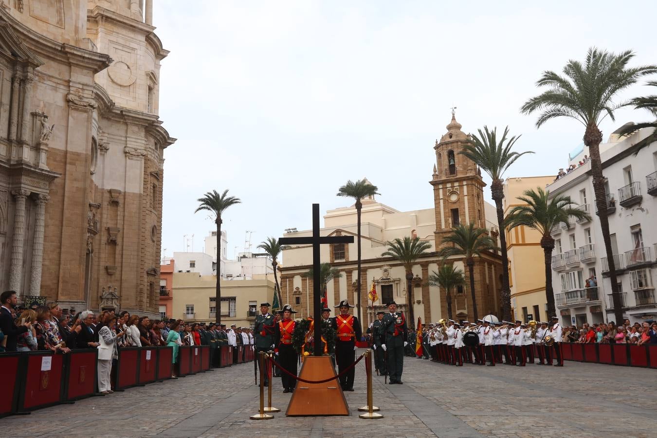 La Guardia Civil celebra el Día de la Virgen del Pilar en la Catedral de Cádiz