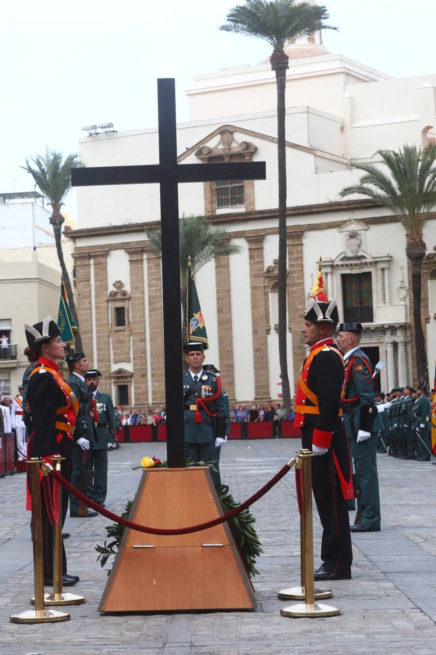 La Guardia Civil celebra el Día de la Virgen del Pilar en la Catedral de Cádiz