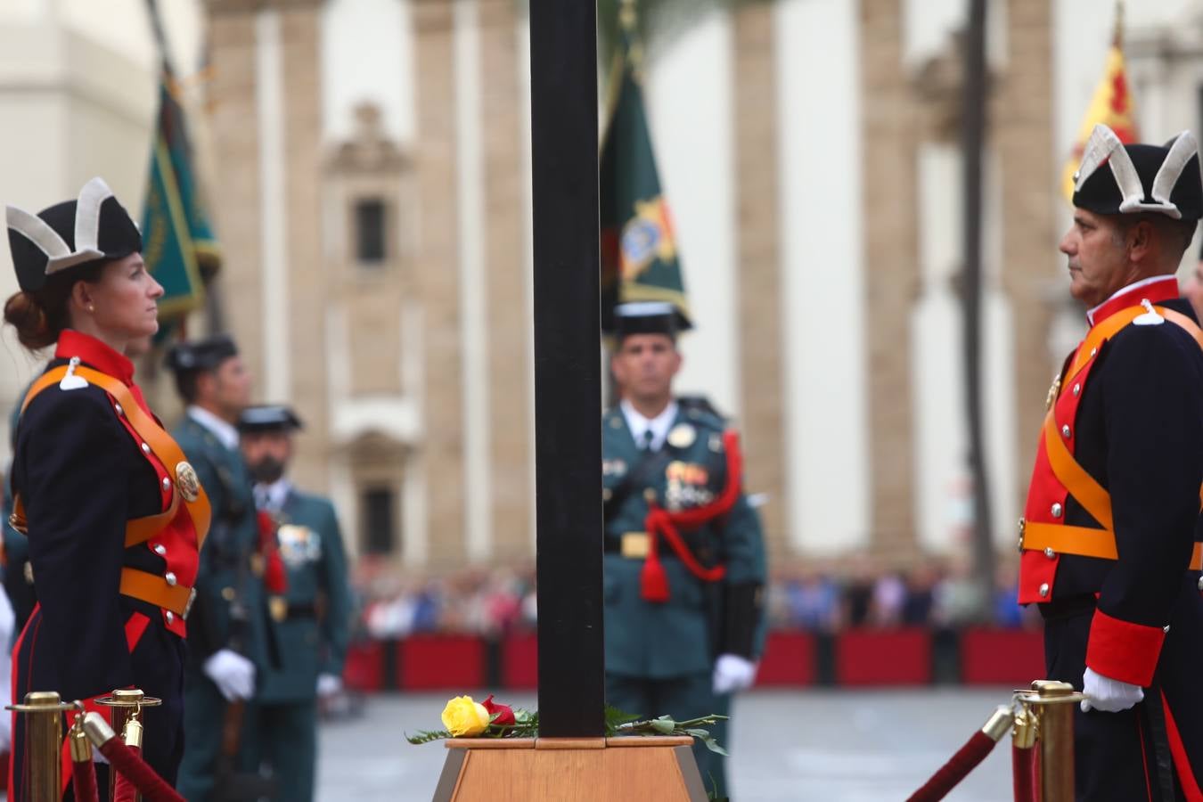 La Guardia Civil celebra el Día de la Virgen del Pilar en la Catedral de Cádiz