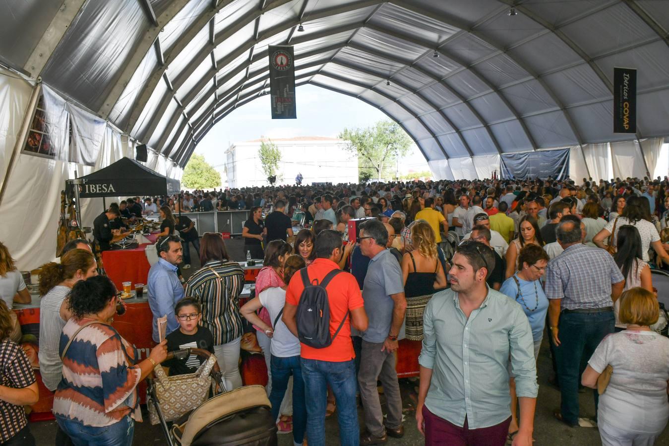 La Feria del Jamón de Villanueva de Córdoba, en imágenes