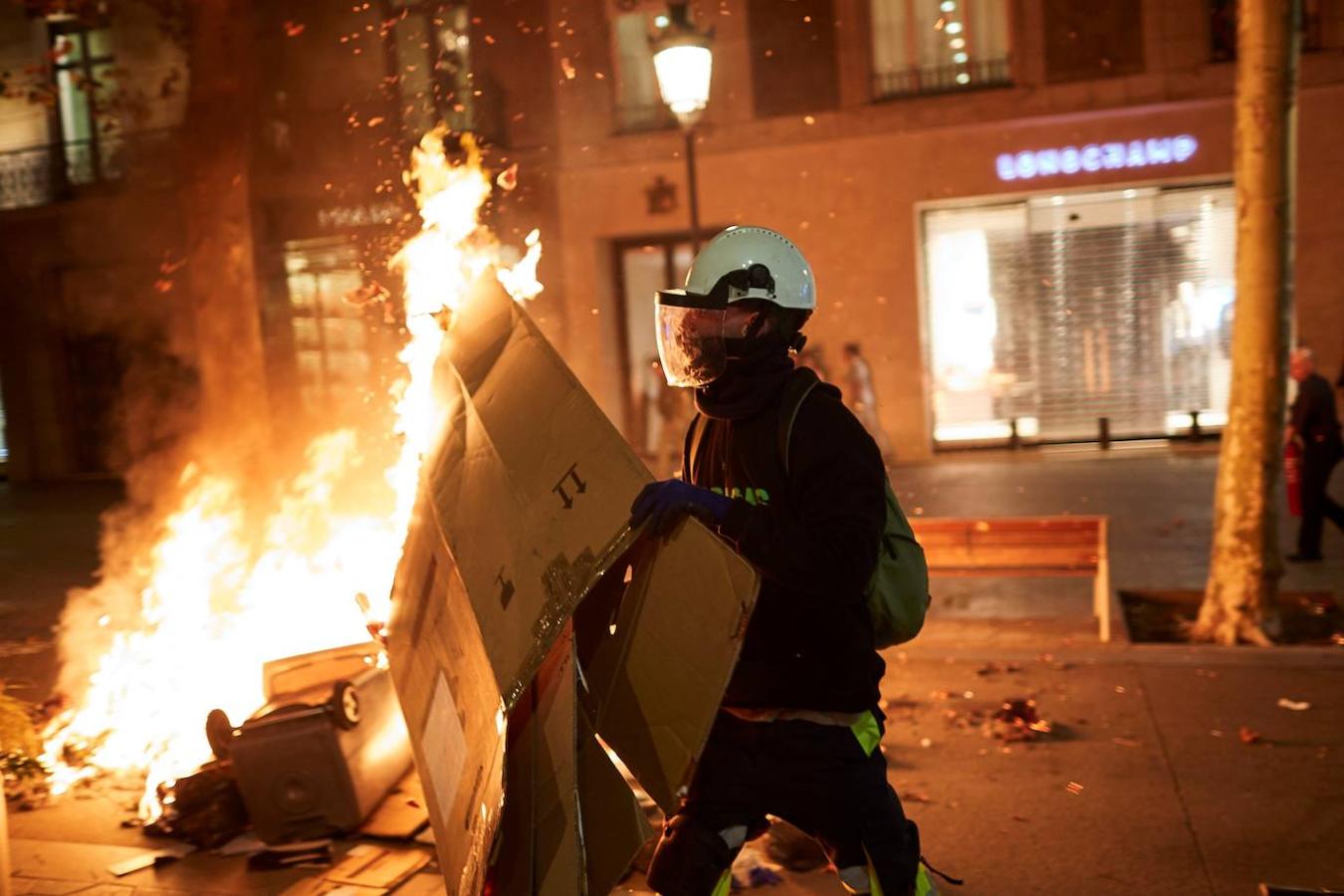 Los disturbios en Barcelona y Cataluña, en imágenes