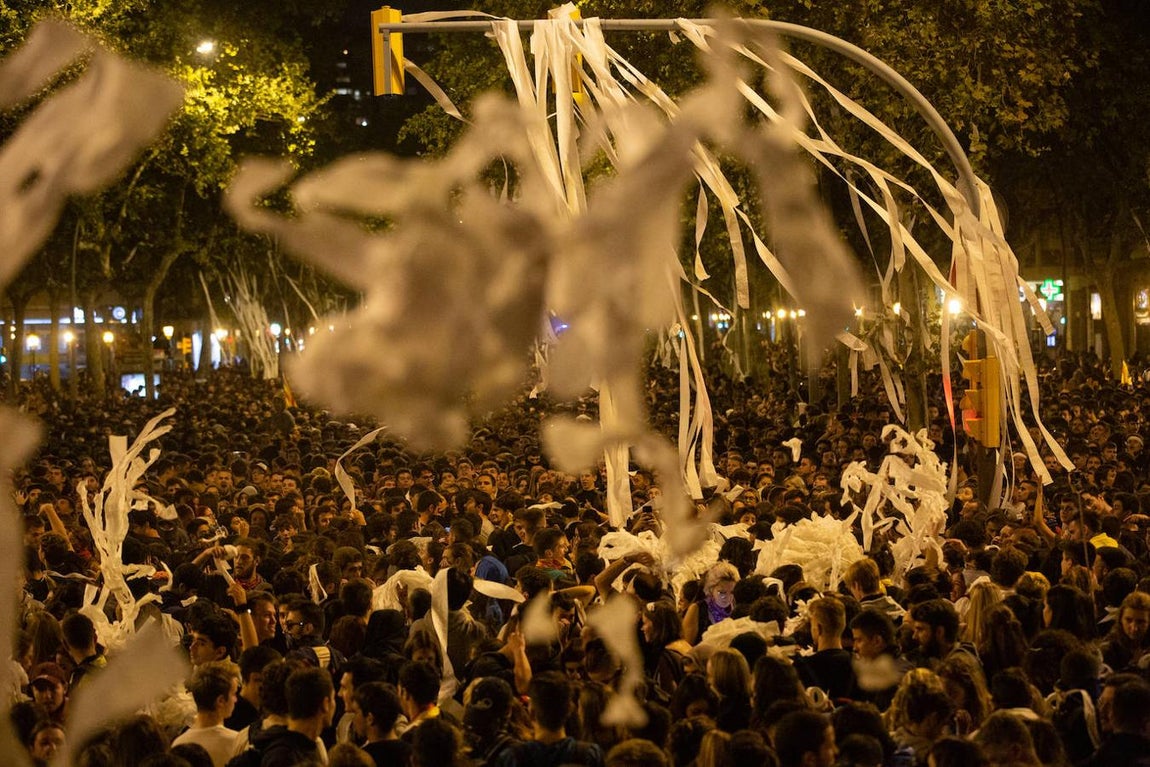En imágenes: el fuego vuelve a las calles de Barcelona