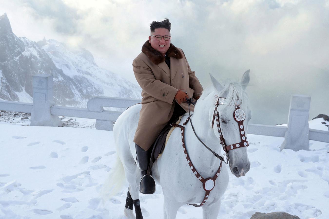 La cabalgada de Kim Jong-un en el monte sagrado de Paektu, en imágenes