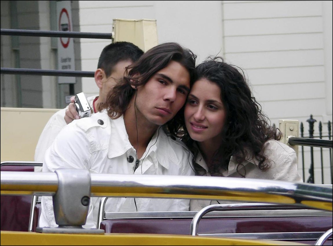 Fue en el año 2005 cuando Rafa Nadal comenzó a sentir algo por la amiga del colegio Pureza de María de Manacor (Mallorca) de su hermana Maribel Nadal. 