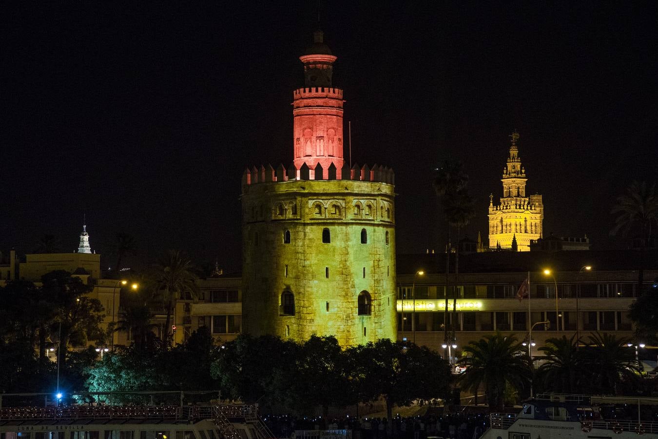 En imágenes, el mapping sobre la Torre del Oro