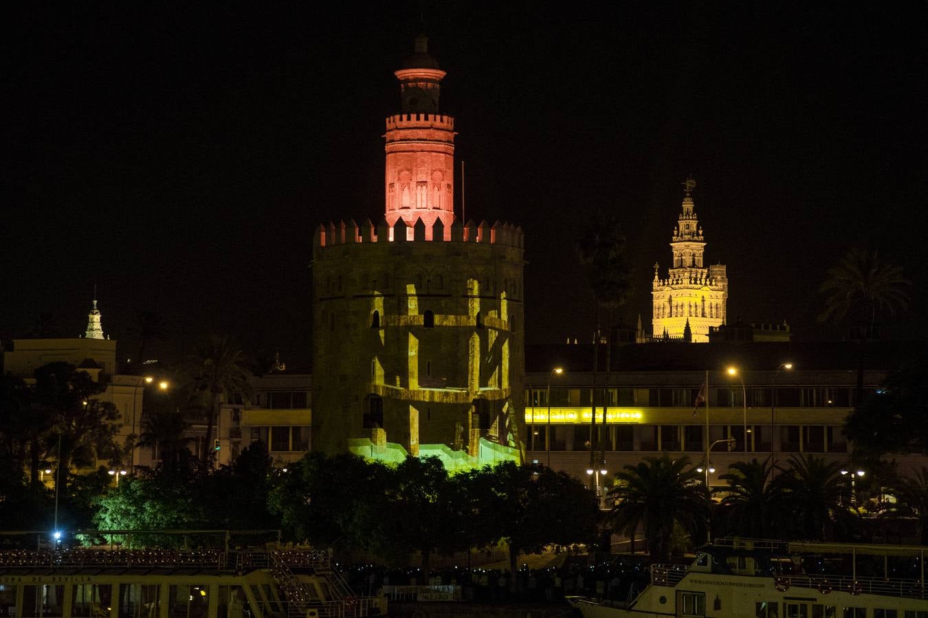 En imágenes, el mapping sobre la Torre del Oro