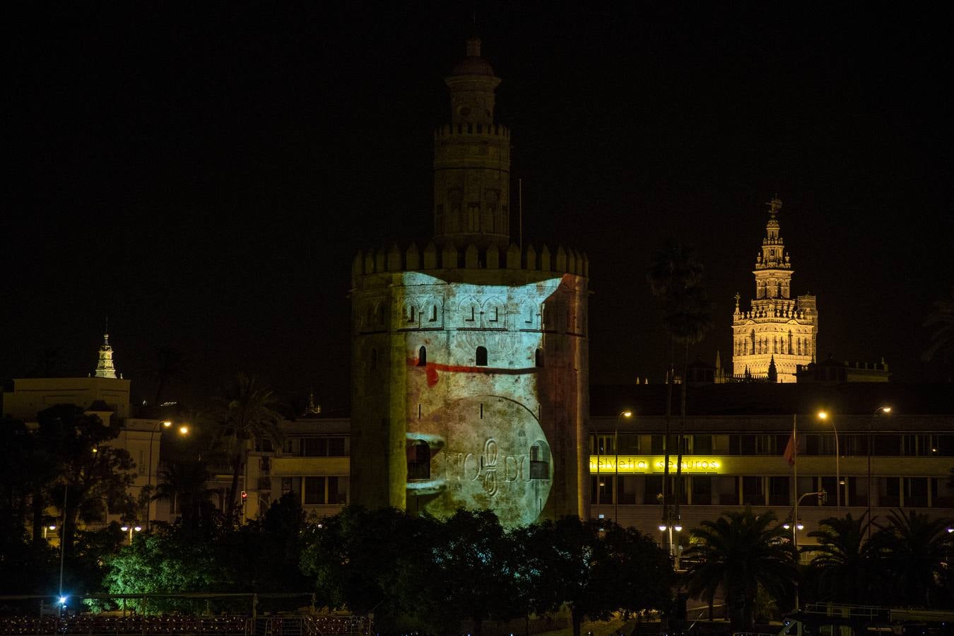 En imágenes, el mapping sobre la Torre del Oro