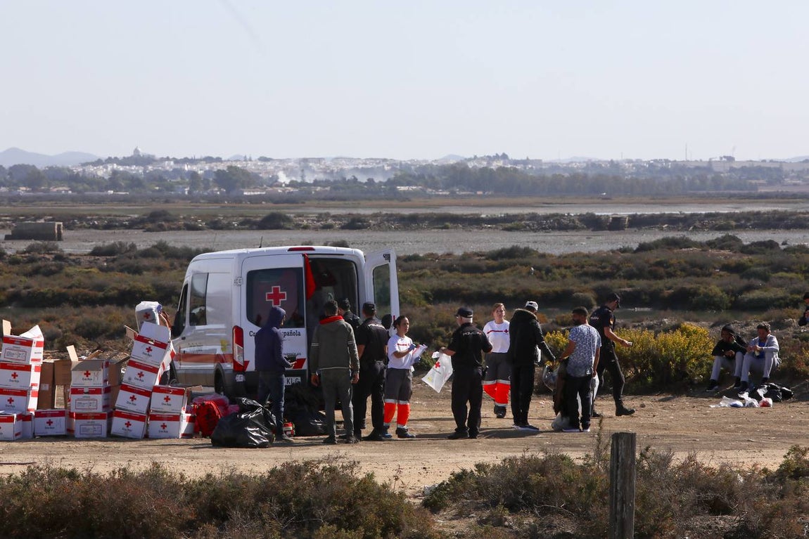FOTOS: Un centenar de inmigrantes llega a Cádiz