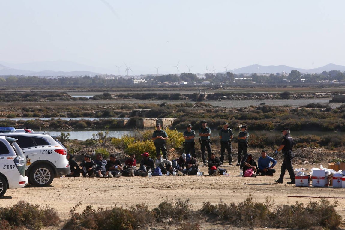 FOTOS: Un centenar de inmigrantes llega a Cádiz