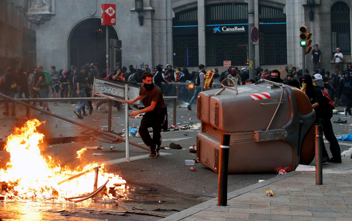 Los juzgados de guardia de Barcelona han recibido hoy a 12 detenidos en relación con diferentes incidentes ocurridos en la ciudad. 