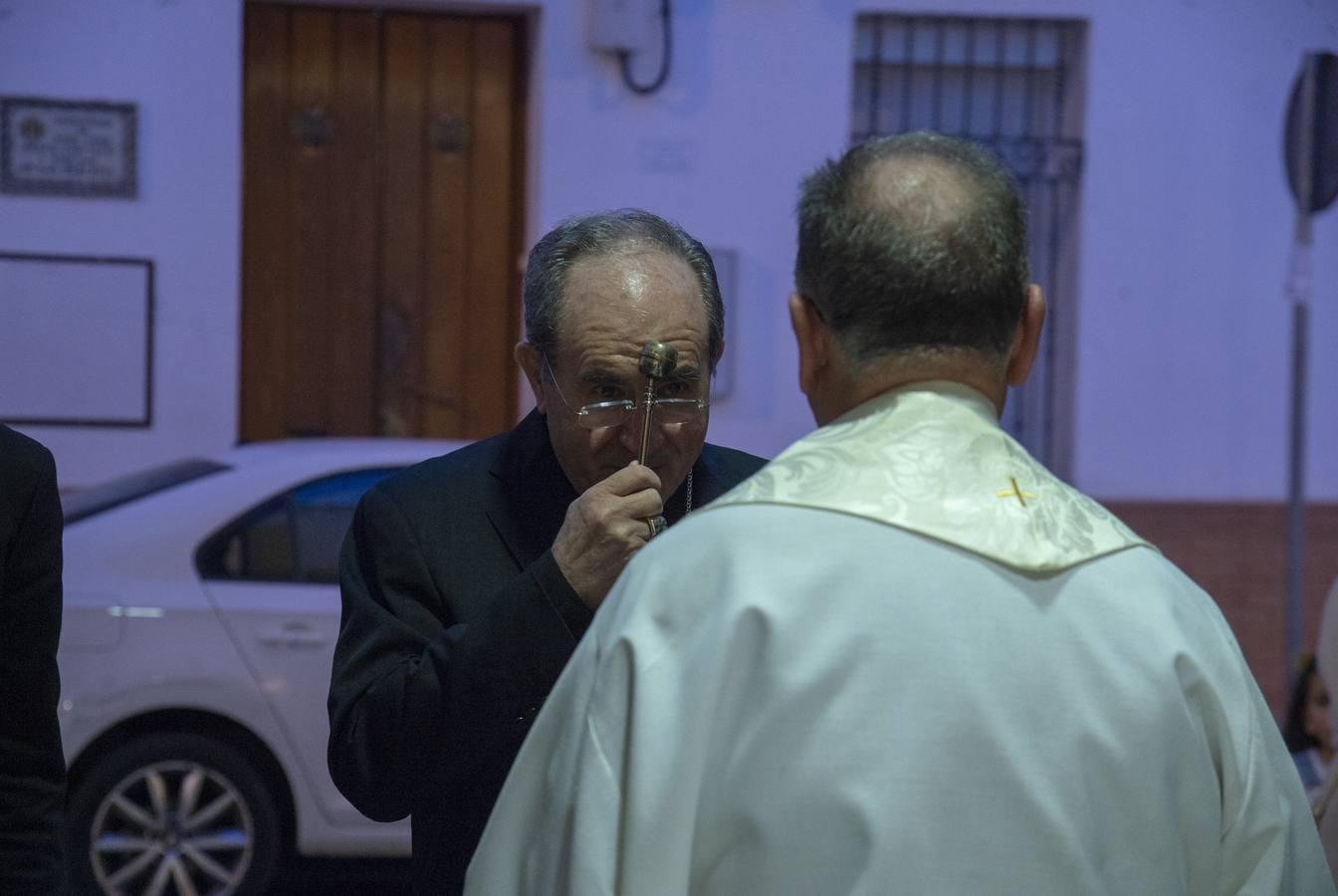 Bendición de la nueva imagen de la parroquia de Santa Genoveva