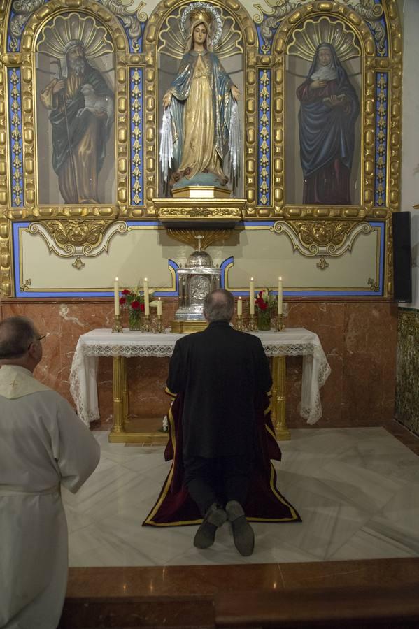 Bendición de la nueva imagen de la parroquia de Santa Genoveva