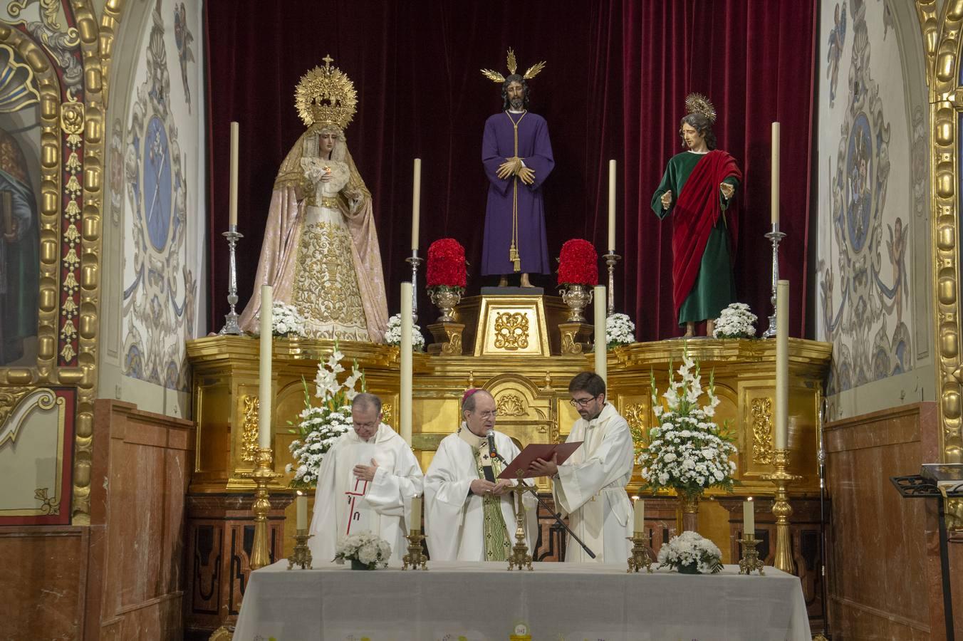 Bendición de la nueva imagen de la parroquia de Santa Genoveva