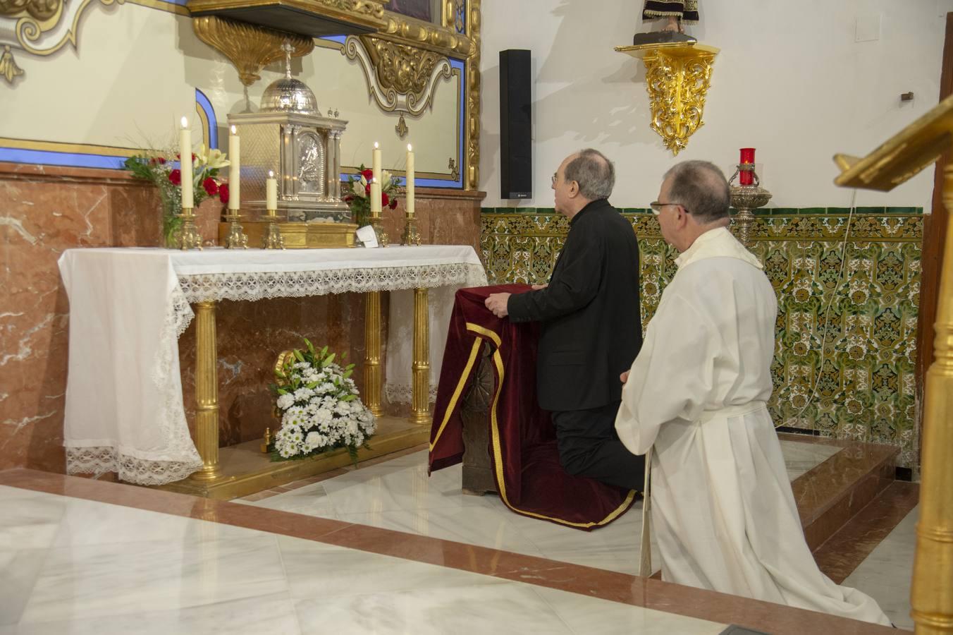 Bendición de la nueva imagen de la parroquia de Santa Genoveva