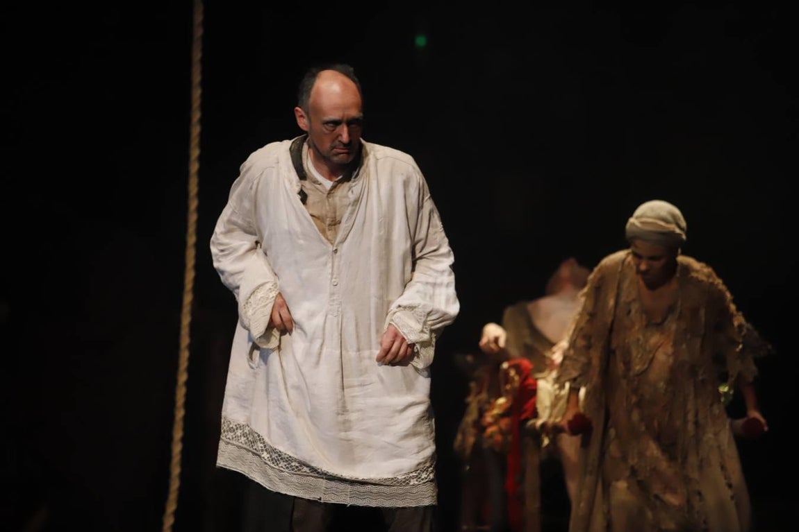 La representación de «Divinas palabras» en el Gran Teatro de Córdoba, en imágenes