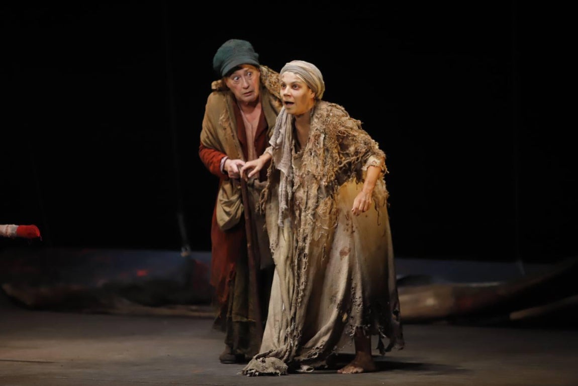 La representación de «Divinas palabras» en el Gran Teatro de Córdoba, en imágenes