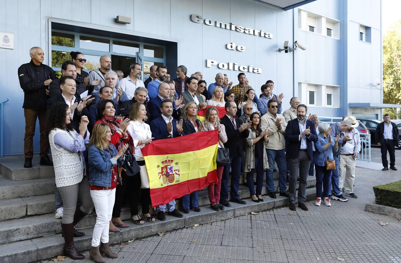 La concentración en Córdoba de apoyo a los policías en Cataluña, en imágenes