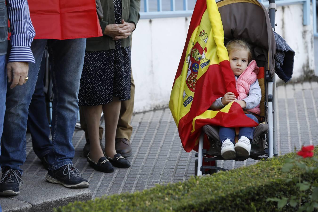 La concentración en Córdoba de apoyo a los policías en Cataluña, en imágenes