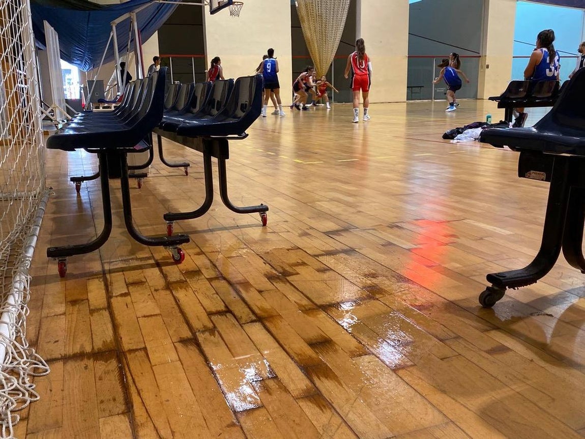 Desperfectos en el pabellón Ciudad de Cádiz