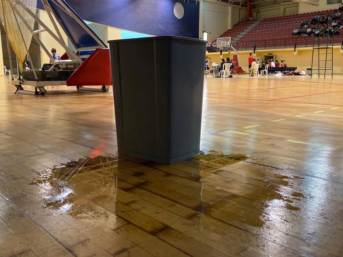 Desperfectos en el pabellón Ciudad de Cádiz